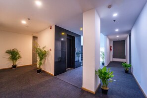 Lobby - Treebo Premium Inn (Noida)