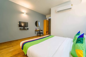 Standard Room | Individually furnished, desk, blackout drapes, bed sheets - Treebo Premium Inn (Noida)