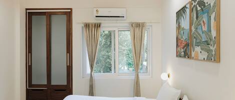 3 bedrooms, desk, iron/ironing board, WiFi