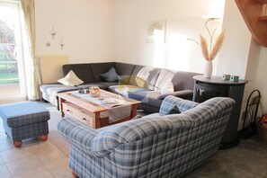 Smart-TV, Kamin, Stereoanlage