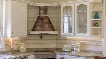 Villa | 5 bedrooms, soundproofing