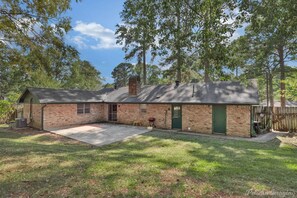 Exterior - Blissful, Cozy, Cute, Sleeps 8 (Shreveport)