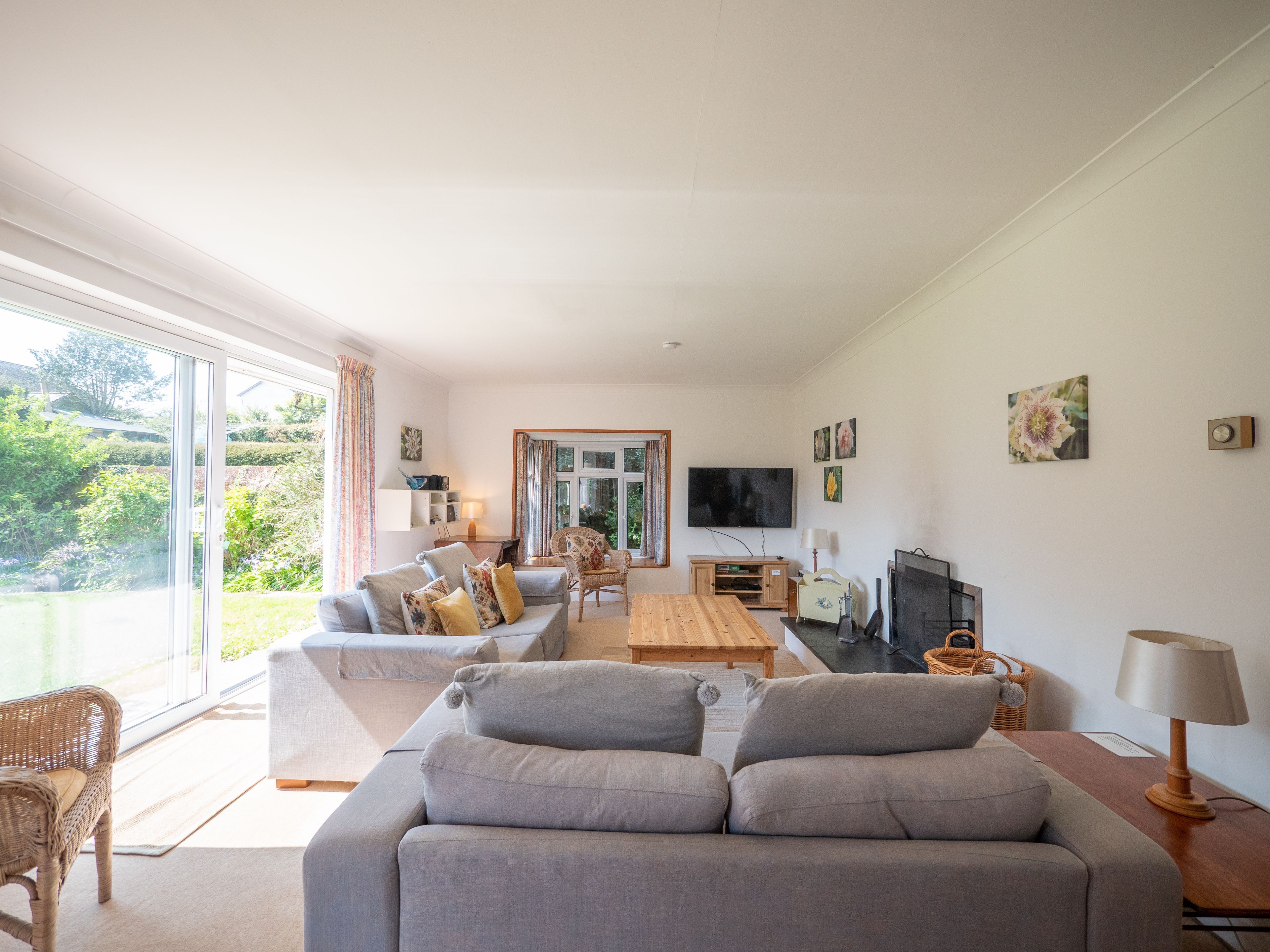 Smart-TV, Kamin, DVD-Player