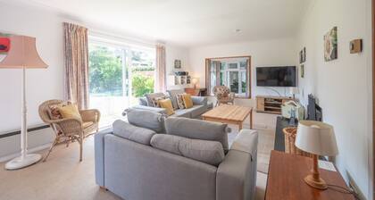 Village charm, great pub, close to beach, pet friendly property in Stoke Fleming
