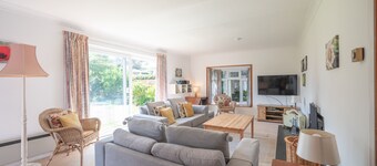 Village charm, great pub, close to beach, pet friendly property in Stoke Fleming