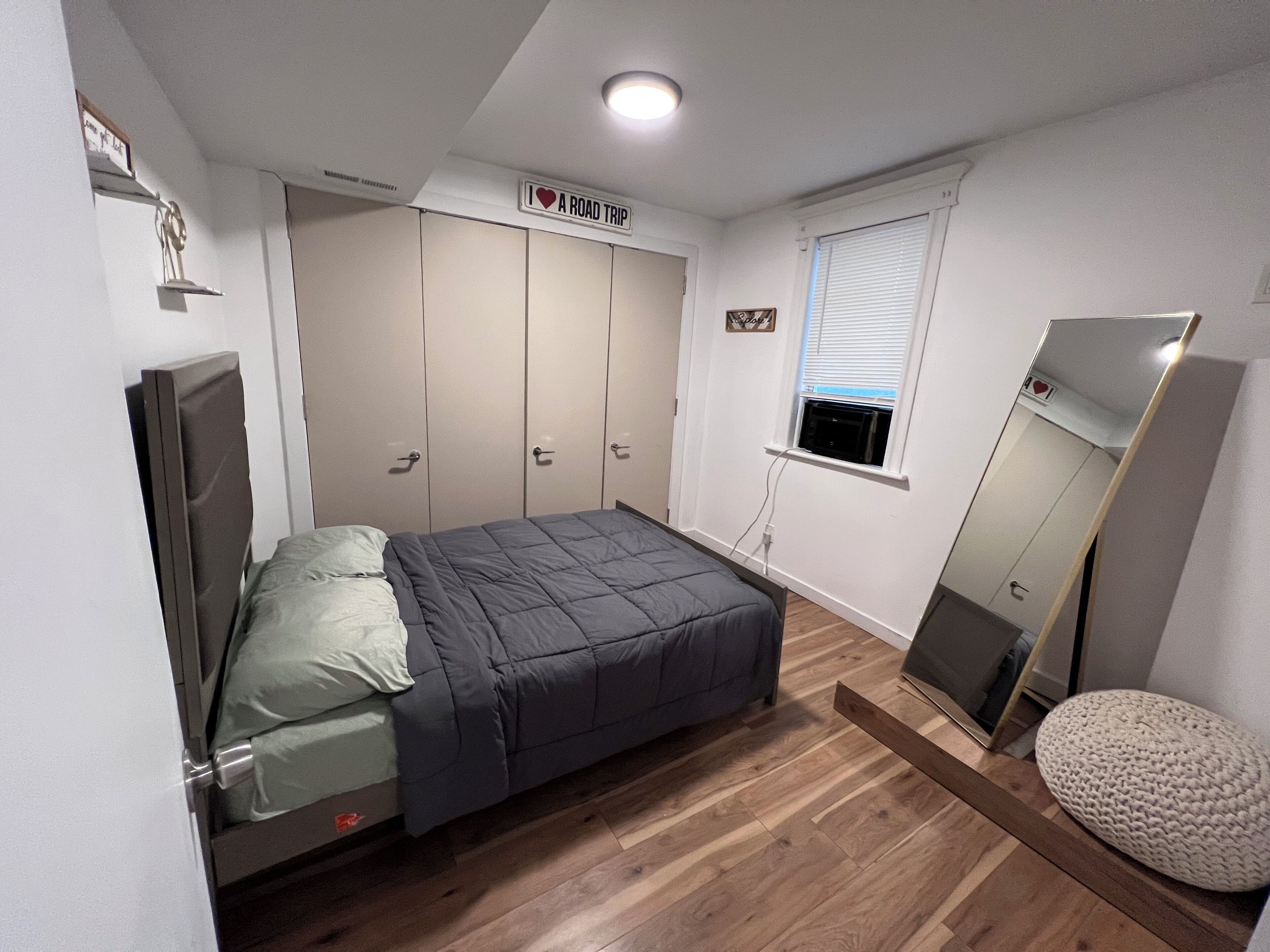 2 室のベッドルーム、WiFi (無料)、ベッドシーツ