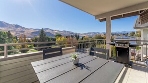A balcony with a table, chairs, and a grill. - Park Pointe B302- Community Pool and Hot Tub! (Chelan)