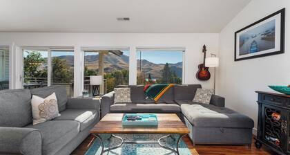 Park Pointe B302- Community Pool and Hot Tub!