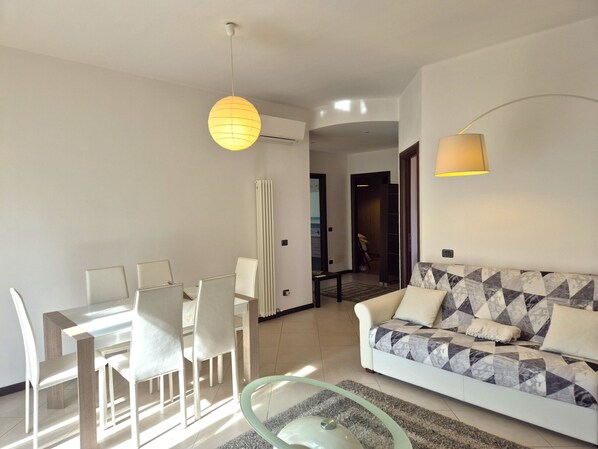 Télévision, chaîne hi-fi