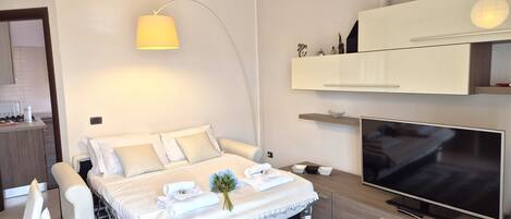 1 bedroom, iron/ironing board, free WiFi, bed sheets