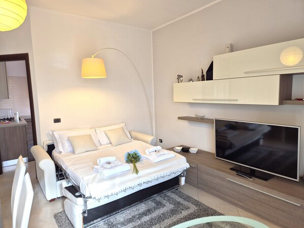 1 bedroom, iron/ironing board, free WiFi, bed sheets