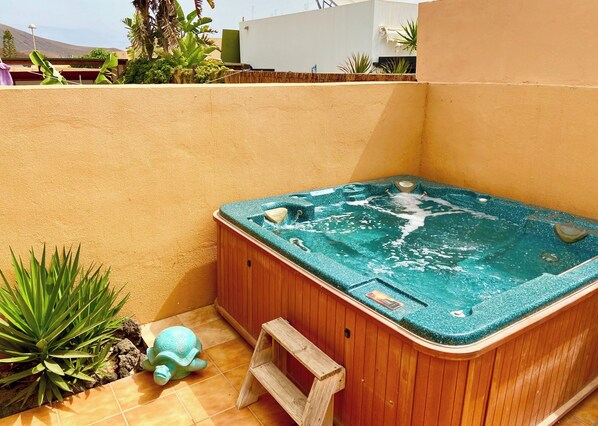 Bồn tắm spa ngoài trời