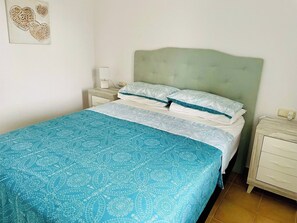 3 chambres, fer et planche à repasser, Wi-Fi gratuit, draps fournis