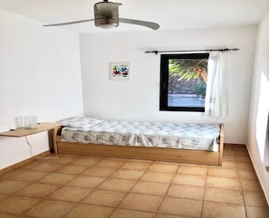 3 bedrooms, iron/ironing board, free WiFi, bed sheets - Villa- Sleep6- Private Pool and hot tub (La Oliva)
