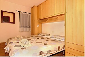 3 dormitorios, tabla de planchar con plancha, wifi gratis y ropa de cama