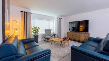 Smart TV, books, stereo