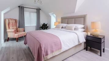 5 bedrooms, iron/ironing board, free WiFi, bed sheets