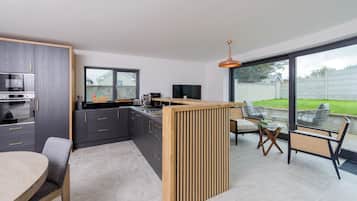 Fridge, microwave, oven, dishwasher