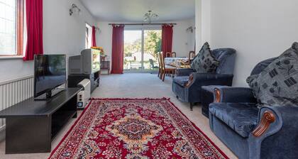 Lovely home in Ilford with parking