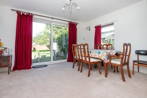 Dining - Lovely home in Ilford with parking (Redbridge)