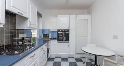 Lovely home in Ilford with parking