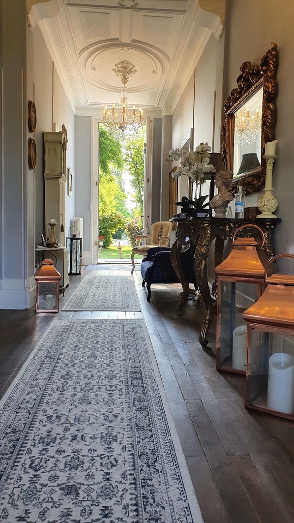 Interior - Elegant 4-bedroom Manor house in enchanting Épargnes, Charente Maritime. (Épargnes)