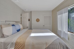 2 Schlafzimmer, Schreibtisch, Bügeleisen/Bügelbrett, Reisekinderbett