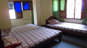 Habitación Deluxe doble | Sistema de insonorización, tabla de planchar con plancha, wifi gratis