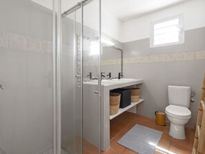 Hårføner og håndklær