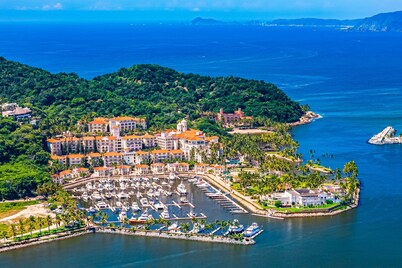 Experience Coastal Bliss in Isla Navidad - Stunning Waterviews