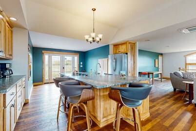Beautiful home in wine country w/ deck, peaceful views & close to town
