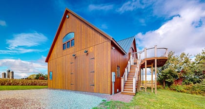 Beautiful home in wine country w/ deck, peaceful views & close to town