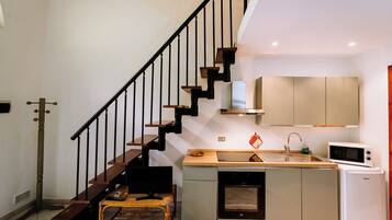 Superior Studio, Patio, Ground Floor | Private kitchen | Full-size fridge, microwave, oven, stovetop