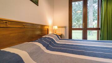 Appartement Classique, patio, vue jardin | Vue de la chambre