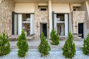 Deluxe Suite, Mountain View | Terrace/patio