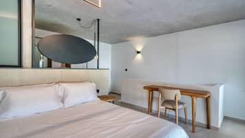 Deluxe Suite, Mountain View | In-room safe, free WiFi, bed sheets