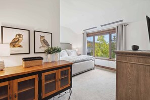 2 habitaciones, tabla de planchar con plancha y cuna de viaje 