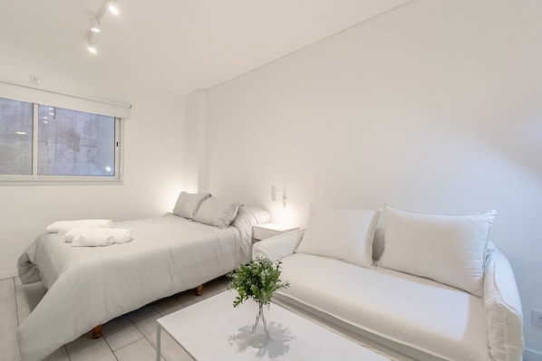 Iron/ironing board, internet, bed sheets