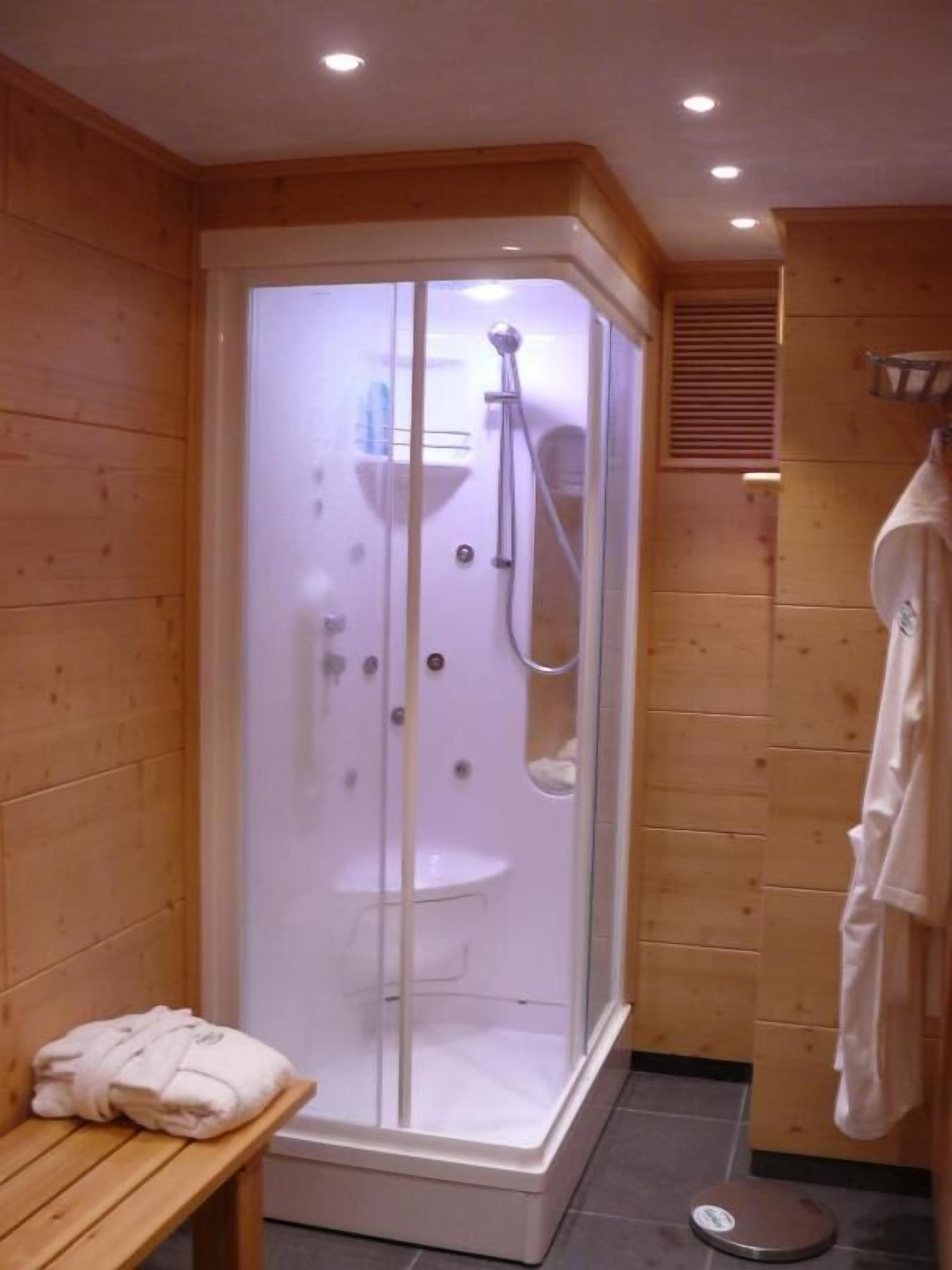 Sauna, steam room