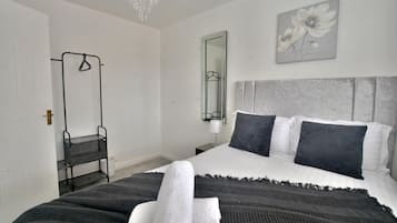 House | 3 bedrooms, iron/ironing board, free WiFi, bed sheets