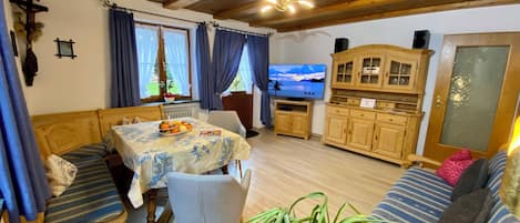 Smart TV, books, stereo