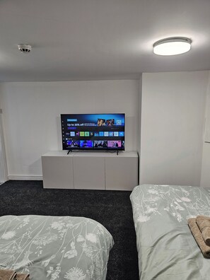 2 chambres, fer et planche à repasser, Wi-Fi gratuit, draps fournis