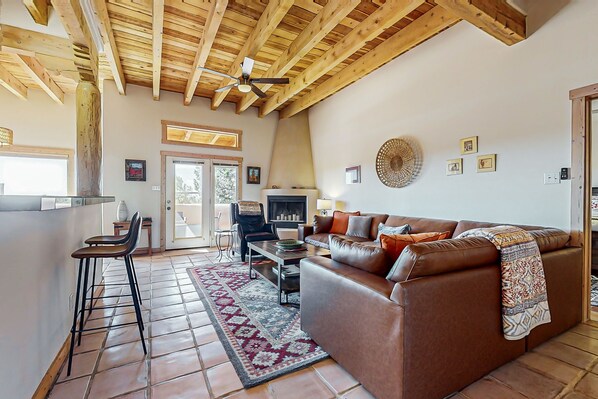 TV - Peaceful retreat with enclosed patio, incredible views and night skies (Santa Fe)