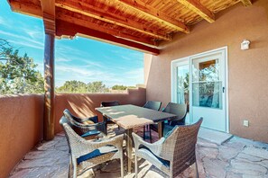 Outdoor dining - Peaceful retreat with enclosed patio, incredible views and night skies (Santa Fe)
