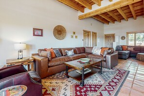 TV - Peaceful retreat with enclosed patio, incredible views and night skies (Santa Fe)