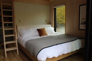 2 bedrooms, desk, free WiFi, bed sheets