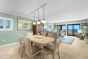 Dining - 30-Foot Oceanfront Balcony |Oceanfront Pool|Heart of Destin (Destin)