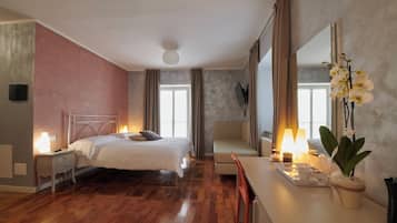 Deluxe Triple Room, Private Bathroom | Egyptian cotton sheets, premium bedding, down comforters, in-room safe