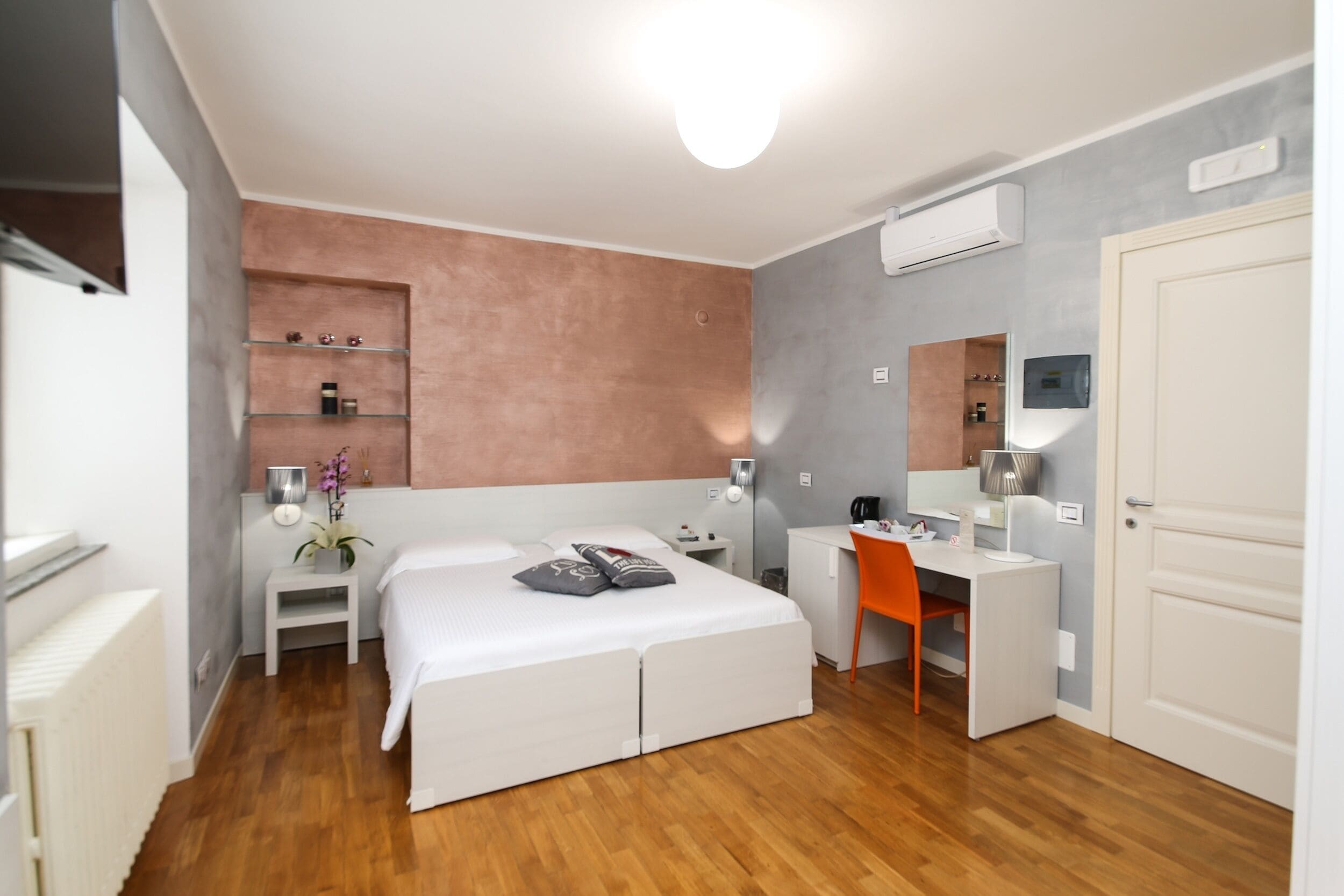 デラックス ダブルまたはツインルーム | エジプト綿のシーツ、高級寝具、羽毛の掛け布団、セーフティボックス (室内)