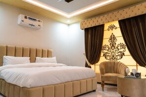 Deluxe Double Room | Soundproofing, iron/ironing board, free WiFi